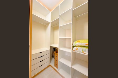 Apartamento para alugar com 122m², 3 quartos e sem vagaCloset da suíte 3