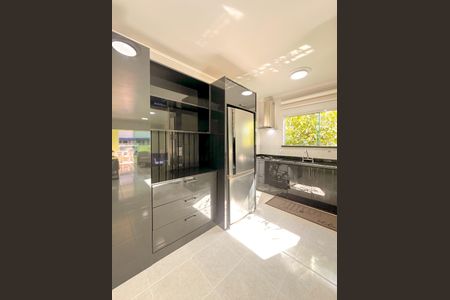 Apartamento para alugar com 122m², 3 quartos e sem vagaCozinha