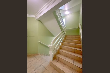 Apartamento para alugar com 122m², 3 quartos e sem vagaEscada