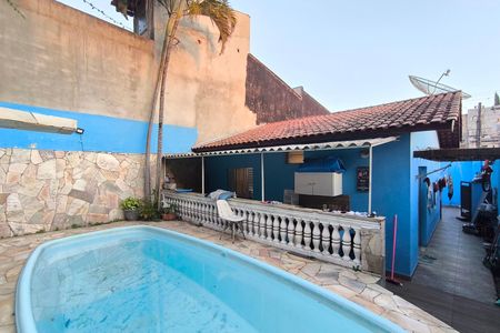 Casa à venda com 100m², 2 quartos e 2 vagas Casa à venda com 100m², 2 quartos e 2 vagasÁrea comum - Piscina