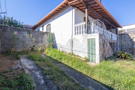 Casa à venda com 300m², 3 quartos e 3 vagasFachada