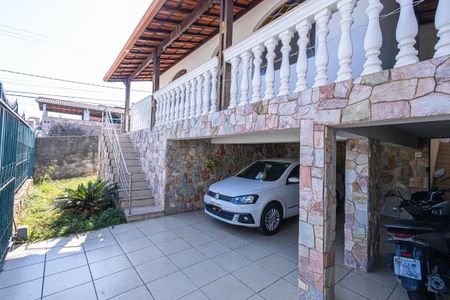 Casa à venda com 300m², 3 quartos e 3 vagasGaragem