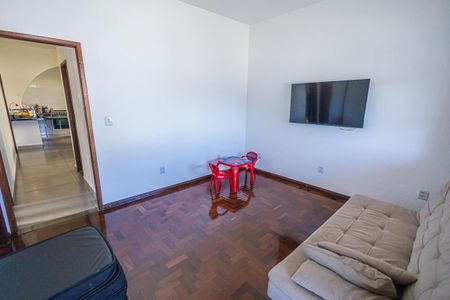 Casa à venda com 300m², 3 quartos e 3 vagasSala