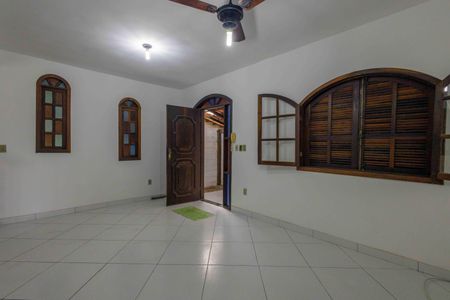Sala de casa de condomínio à venda com 3 quartos, 180m² em Vargem Pequena, Rio de Janeiro
