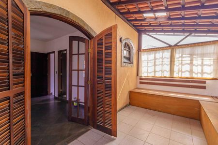 Casa de condomínio à venda com 180m², 3 quartos e 3 vagas Casa de condomínio à venda com 180m², 3 quartos e 3 vagasVaranda