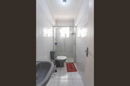 Casa à venda com 120m², 2 quartos e 2 vagasBanheiro 