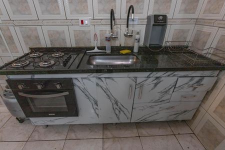 Casa à venda com 120m², 2 quartos e 2 vagasCozinha 