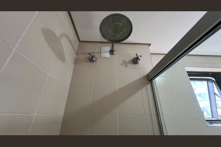 Apartamento à venda com 195m², 3 quartos e 4 vagasBanheiro da Suíte 1