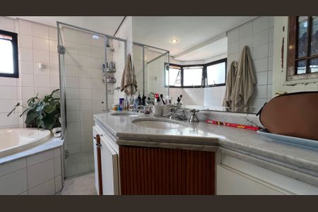 Apartamento à venda com 195m², 3 quartos e 4 vagasBanheiro da Suíte 3