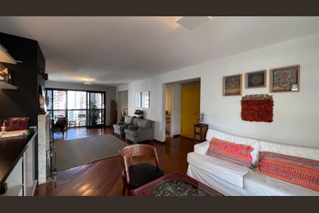 Apartamento à venda com 195m², 3 quartos e 4 vagasSala