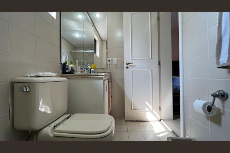 Apartamento à venda com 195m², 3 quartos e 4 vagasBanheiro da Suíte 1