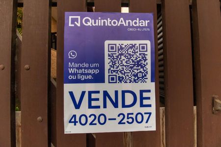 Casa à venda com 230m², 3 quartos e 3 vagas Casa à venda com 230m², 3 quartos e 3 vagasPlaquinha