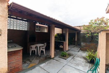 Casa à venda com 230m², 3 quartos e 3 vagas Casa à venda com 230m², 3 quartos e 3 vagasÁrea externa