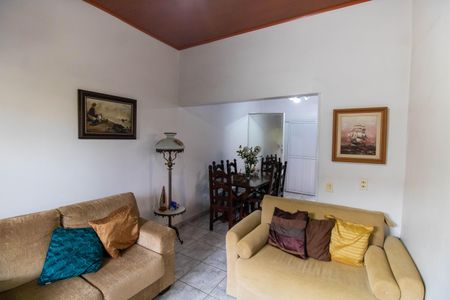 Casa à venda com 230m², 3 quartos e 3 vagas Casa à venda com 230m², 3 quartos e 3 vagasSala