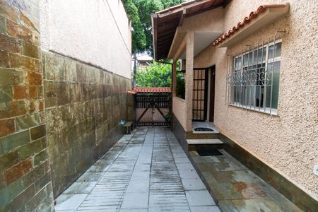 Casa à venda com 230m², 3 quartos e 3 vagas Casa à venda com 230m², 3 quartos e 3 vagasGaragem