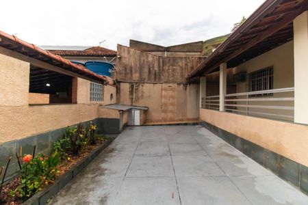 Casa à venda com 230m², 3 quartos e 3 vagas Casa à venda com 230m², 3 quartos e 3 vagasÁrea externa