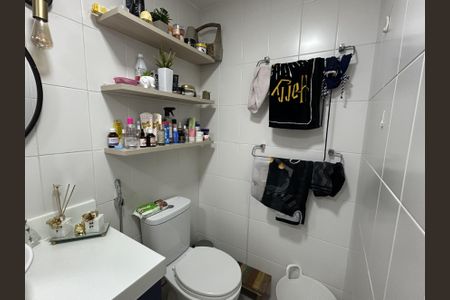 Apartamento à venda com 80m², 2 quartos e 2 vagasBanheiro da Suíte 2