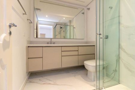 Apartamento para alugar com 230m², 3 quartos e 2 vagasBanheiro 3 - Suíte