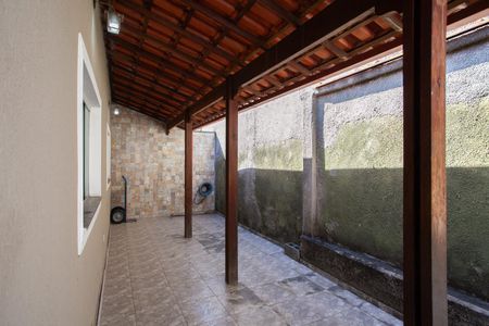 Casa à venda com 140m², 3 quartos e 2 vagas Casa à venda com 140m², 3 quartos e 2 vagasVaranda