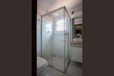 Casa à venda com 140m², 3 quartos e 2 vagas Casa à venda com 140m², 3 quartos e 2 vagasBanheiro da Suíte