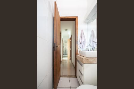 Casa à venda com 140m², 3 quartos e 2 vagas Casa à venda com 140m², 3 quartos e 2 vagasBanheiro Social