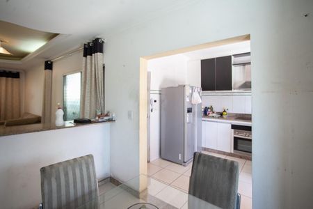 Casa à venda com 140m², 3 quartos e 2 vagas Casa à venda com 140m², 3 quartos e 2 vagasSala de Jantar