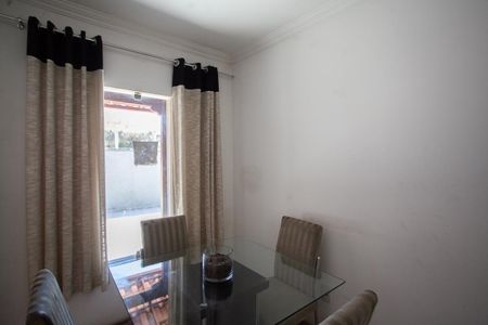 Casa à venda com 140m², 3 quartos e 2 vagas Casa à venda com 140m², 3 quartos e 2 vagasSala de Jantar