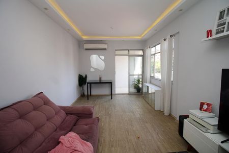 Apartamento para alugar com 78m², 2 quartos e 1 vagaSala