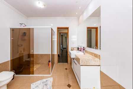 Casa à venda com 343m², 4 quartos e 3 vagasBanheiro da Suíte