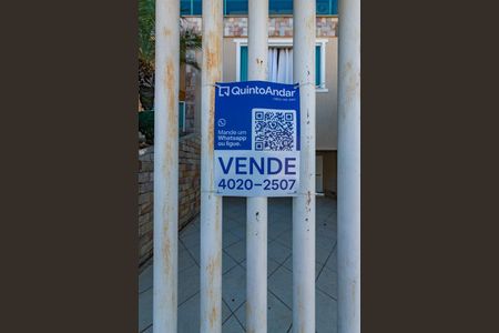 Casa à venda com 343m², 4 quartos e 3 vagasplaca instalada em 01/08/2025 com o código DUXZ-476