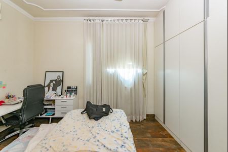 Casa à venda com 343m², 4 quartos e 3 vagasQuarto 2