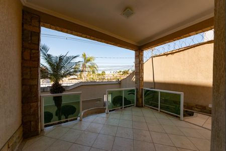 Casa à venda com 343m², 4 quartos e 3 vagasVaranda - Entrada