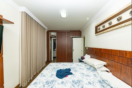 Casa à venda com 343m², 4 quartos e 3 vagasSuíte