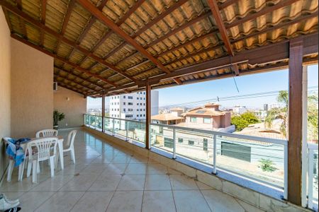 Casa à venda com 343m², 4 quartos e 3 vagasVaranda da Suíte