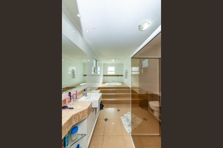 Casa à venda com 343m², 4 quartos e 3 vagasBanheiro da Suíte