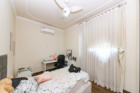 Casa à venda com 343m², 4 quartos e 3 vagasQuarto 2