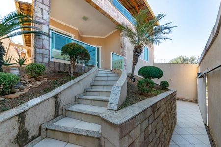 Casa à venda com 343m², 4 quartos e 3 vagasVaranda - Entrada