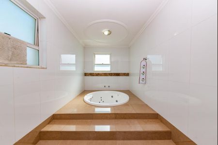 Casa à venda com 343m², 4 quartos e 3 vagasBanheiro da Suíte