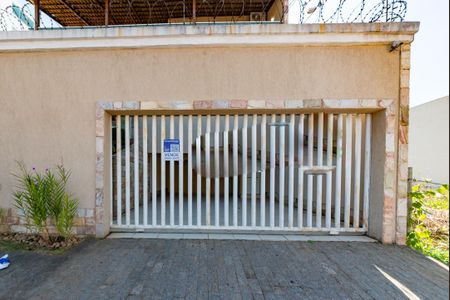 Casa à venda com 343m², 4 quartos e 3 vagasplaca instalada em 01/08/2025 com o código DUXZ-476