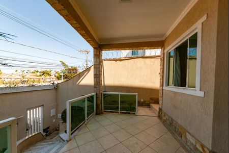 Casa à venda com 343m², 4 quartos e 3 vagasVaranda - Entrada