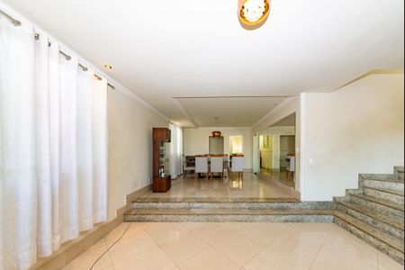 Casa à venda com 343m², 4 quartos e 3 vagasSala 2