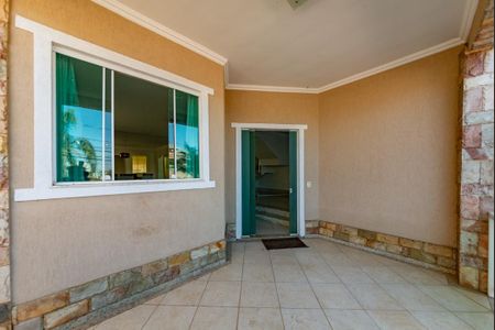 Casa à venda com 343m², 4 quartos e 3 vagasVaranda - Entrada