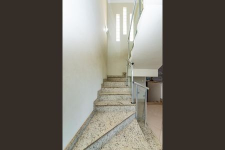 Casa à venda com 343m², 4 quartos e 3 vagasEscada