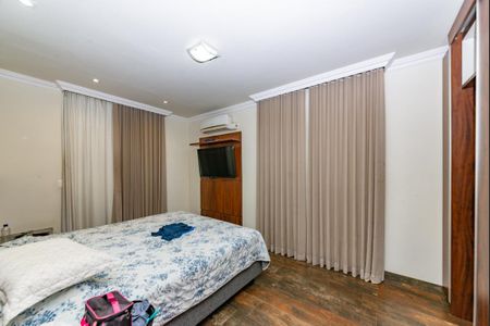 Casa à venda com 343m², 4 quartos e 3 vagasSuíte