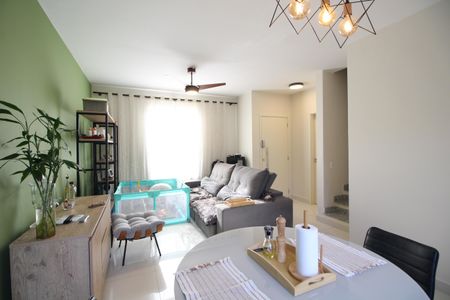 Casa de condomínio à venda com 149m², 5 quartos e 2 vagasSala