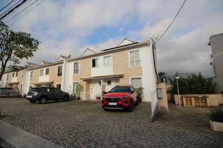 Casa de condomínio à venda com 149m², 5 quartos e 2 vagasFachada