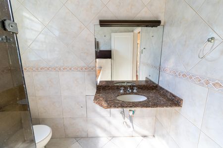 Banheiro de casa à venda com 3 quartos, 120m² em Ipanema, Porto Alegre