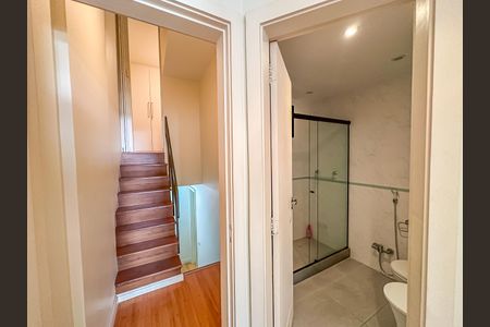 Apartamento à venda com 82m², 2 quartos e 1 vaga Apartamento à venda com 82m², 2 quartos e 1 vagaBanheiro Social