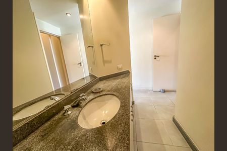 Apartamento à venda com 82m², 2 quartos e 1 vaga Apartamento à venda com 82m², 2 quartos e 1 vagaBanheiro Social