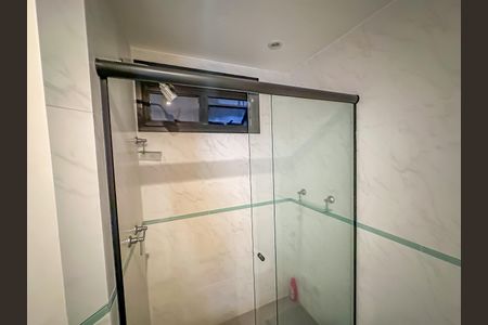 Apartamento à venda com 82m², 2 quartos e 1 vaga Apartamento à venda com 82m², 2 quartos e 1 vagaBanheiro Social